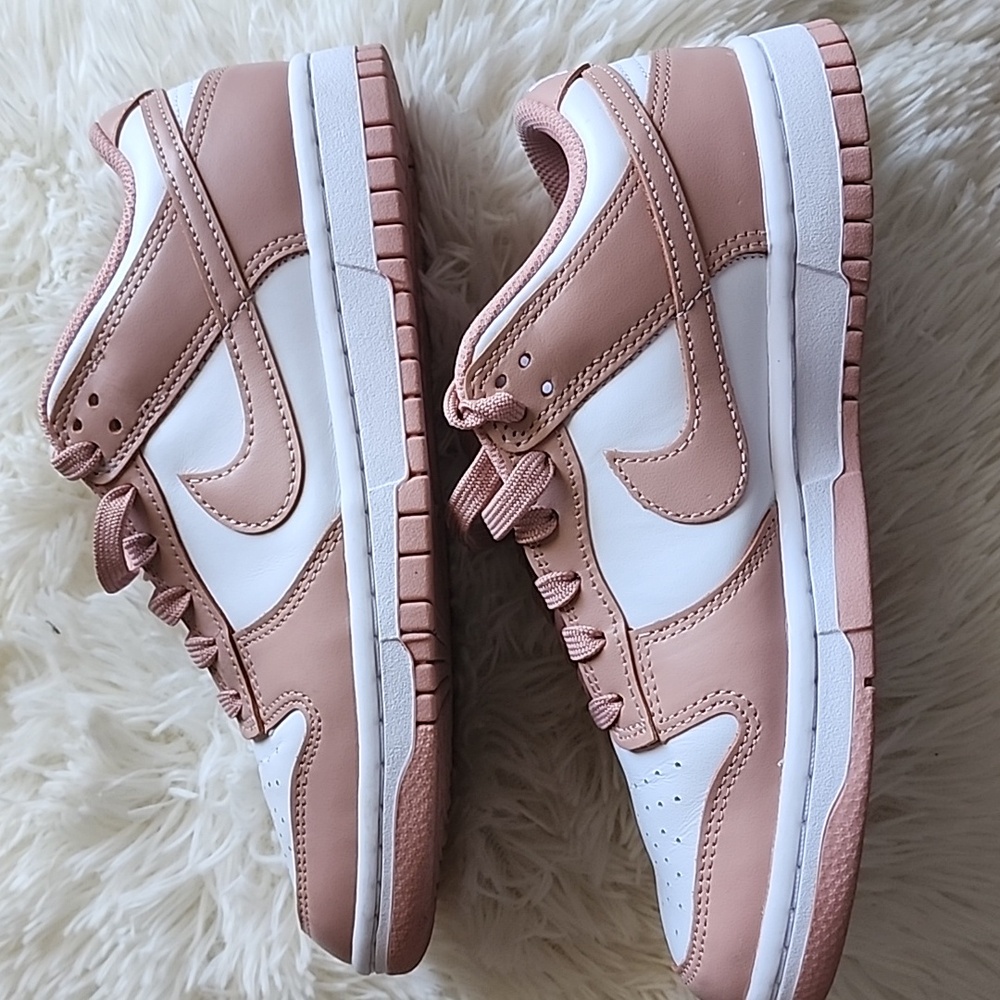 Nike Rose and White Dunks - Picture 4 of 9